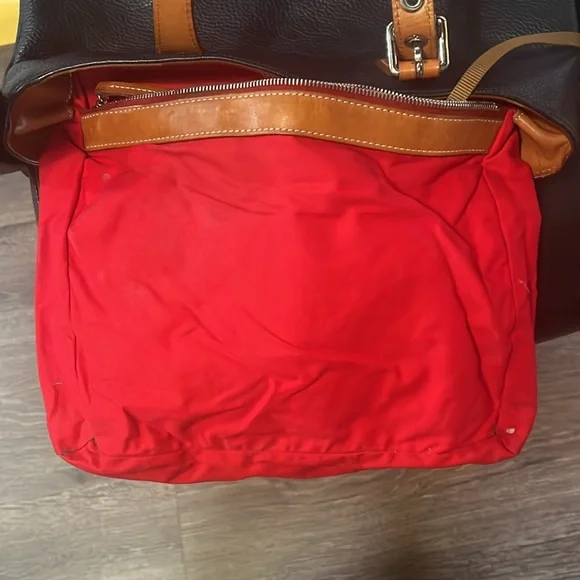 Dooney and Bourke pebble, leather red interior three sections - Picture 6 of 9